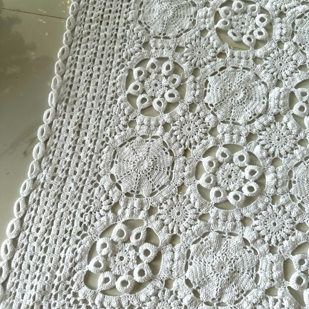 Crochet table cloth